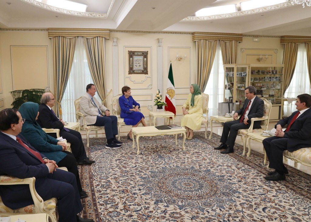 Rencontre de Maryam Radjavi avec le général Jones, ancien conseiller à la sécurité nationale du président américain