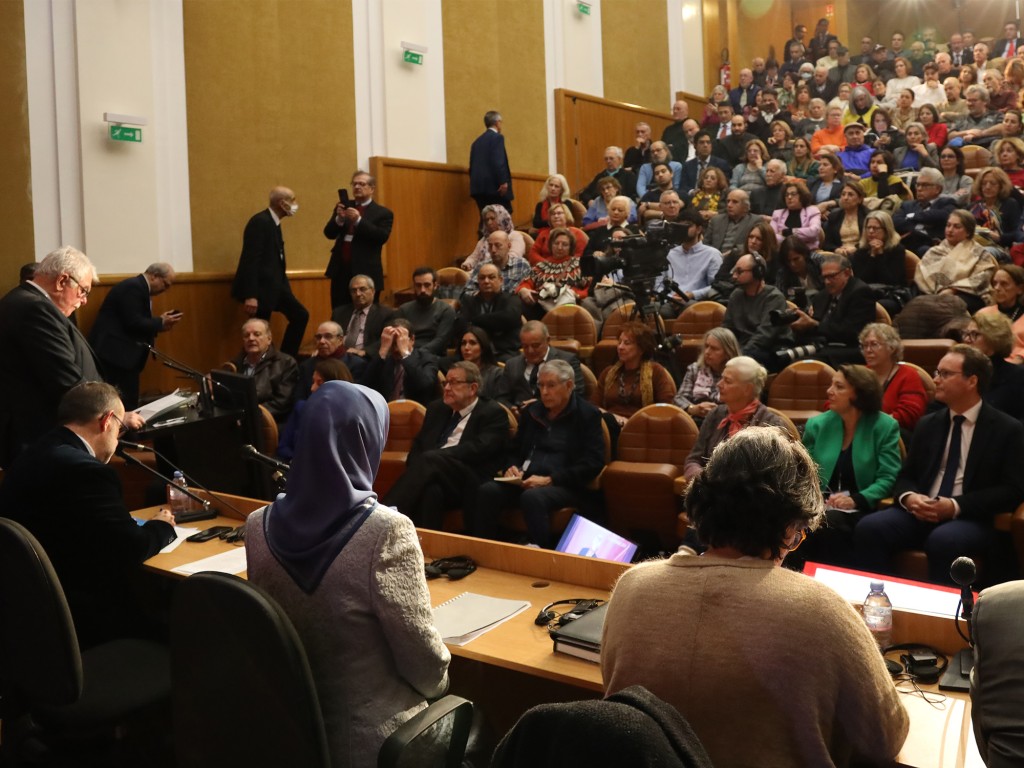 Conférence à la Maison de la Chimie à Paris en présence de personnalités et de parlementaires