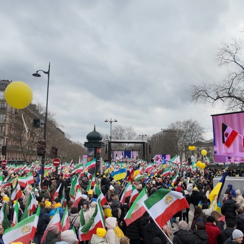 تظاهرات بزرگ ایرانیان در چهل‌ و ششمین سالگرد انقلاب ضدسلطنتی در پاریس- ۲۰بهمن ۱۴۰۳