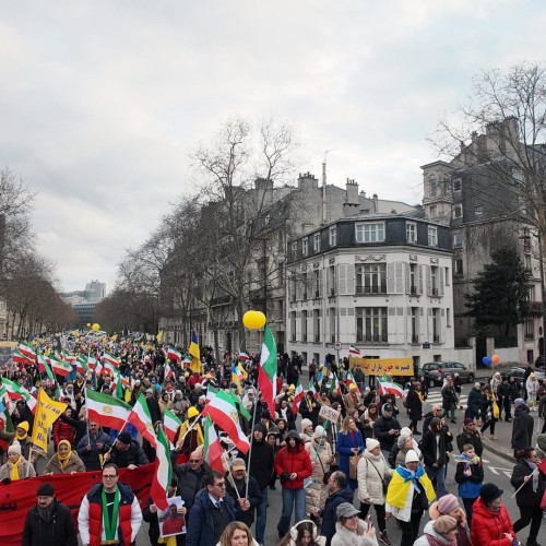 تظاهرات بزرگ ایرانیان در چهل‌ و ششمین سالگرد انقلاب ضدسلطنتی در پاریس- ۲۰بهمن ۱۴۰۳